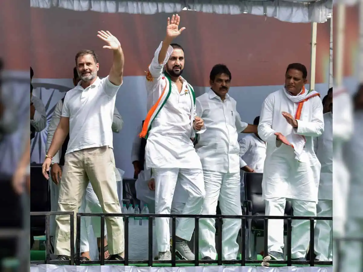 Mohammed Feroz Khan on stage with Rahul Gandhi at a Congress rally