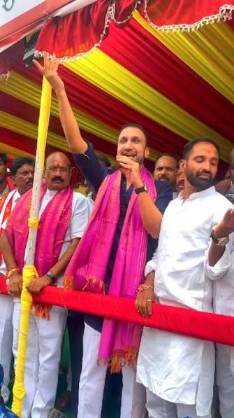 Mohammed Feroz Khan waving to crowds during a public rally