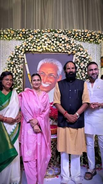 Mohammed Feroz Khan at a memorial event with Congress leaders